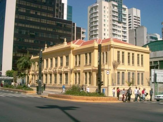 Escola Estadual Rodrigues Alves, atualmente.
